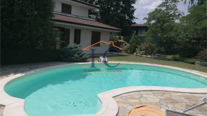 Cantù VILLA IN CENTRO CON PISCINA