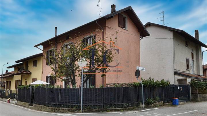 Semi Detached House for sale in Lurate Caccivio