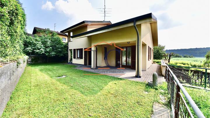 Villa for sale in Montorfano