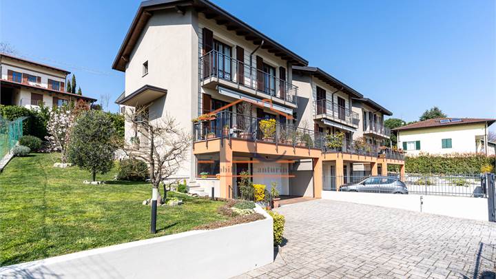 ALSERIO ELEGANTE VILLA SINGOLA