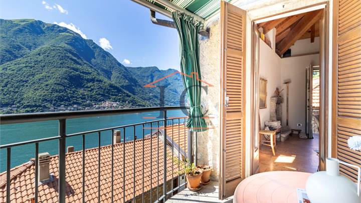 POGNANA LARIO - AFFASCINANTE PORZIONE DI CASA CON VISTA LAGO TERRAZZI E DEPANDANCE