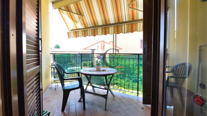 CANTU' TRELOCALI CON TERRAZZINO, CANTINA E BOX