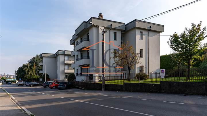 CANTU' TRILOCALE RISTRUTTURATO CON BONUS 110 BOX E CANTINA