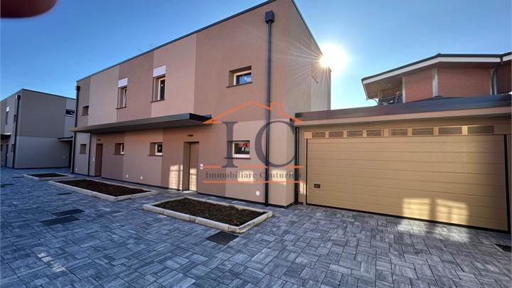  LIMIDO COMASCO VILLETTA A SCHIERA DI NUOVA COSTRUZIONE