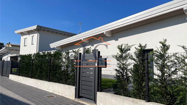 ULTIME DUE VILLE NUOVE con giardino privato 