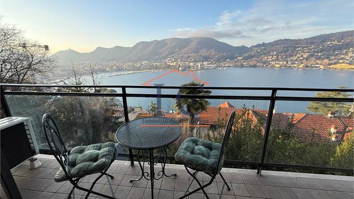 Como via Torno panoramico bilocale con cucina separata