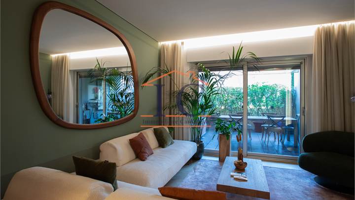 COMO BELLISSIMO TRILOCALE ARREDATO CON GIARDINO E PORTICO