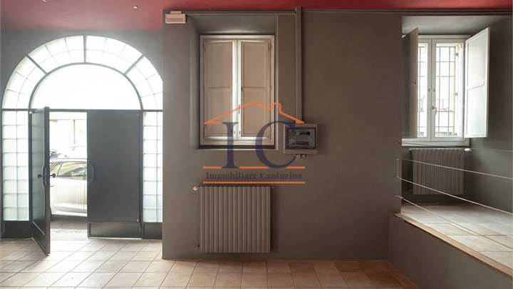 CANTU' SPAZIO COMMERCIALE OPEN SPACE IN ZONA CENTRALE