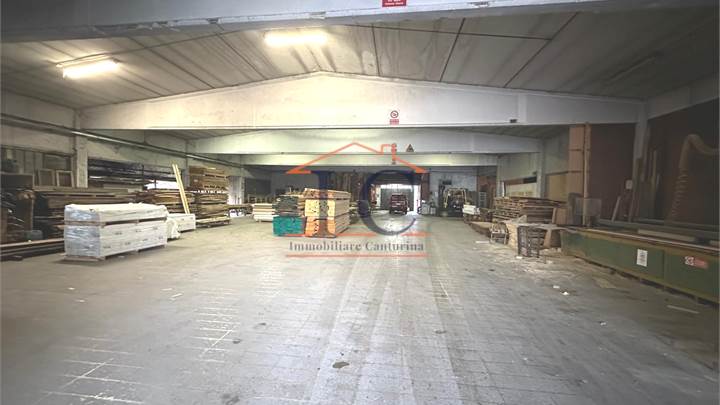 CAPANNONE COMMERCIALE/PRODUTTIVO CON SPAZIO ESTERNO