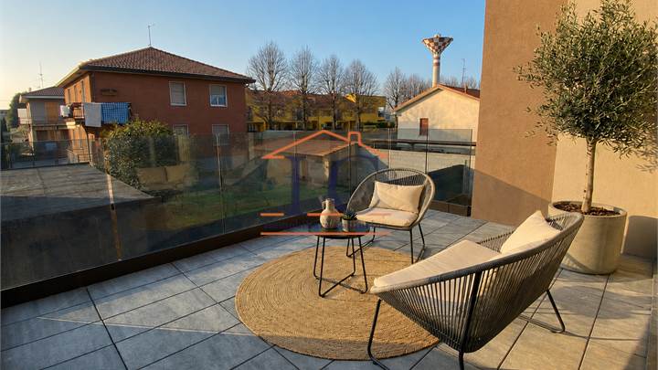 ROVELLASCA NUOVO QUADRILOCALE CON TERRAZZO