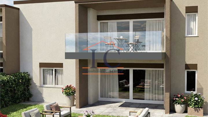 BREGNANO NUOVO TRILOCALE CON GIARDINO E BOX