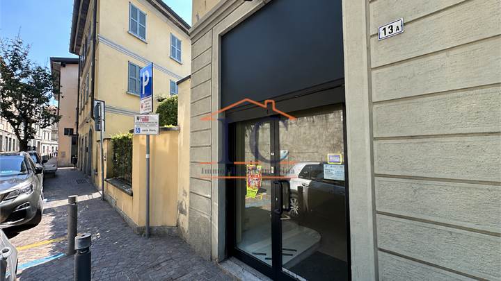 CANTU' IN ZONA CENTRALE NEGOZIO /UFFICIO CON VETRINA