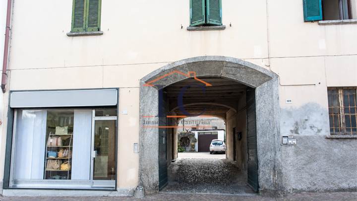 Cremnago di Inverigo porzione in corte con abitazione negozio e ripostiglio