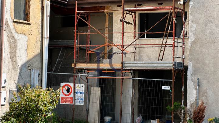LOMAZZO MANERA NUOVO BILOCALE IN CORTE 