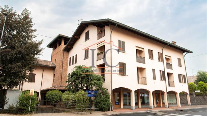 Cantù Vighizzolo centro grande trilocale con box 