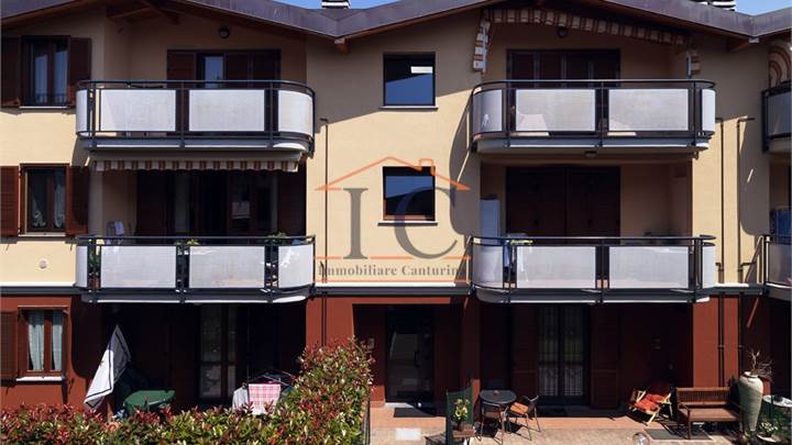 ROVELLASCA  BILOCALE CON TERRAZZO, BOX DOPPIO E CANTINA