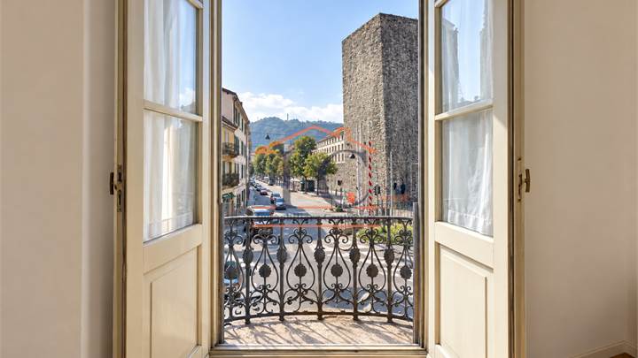 COMO CENTRO – ELEGANTE BILOCALE ARREDATO CON VISTA SULLA TORRE